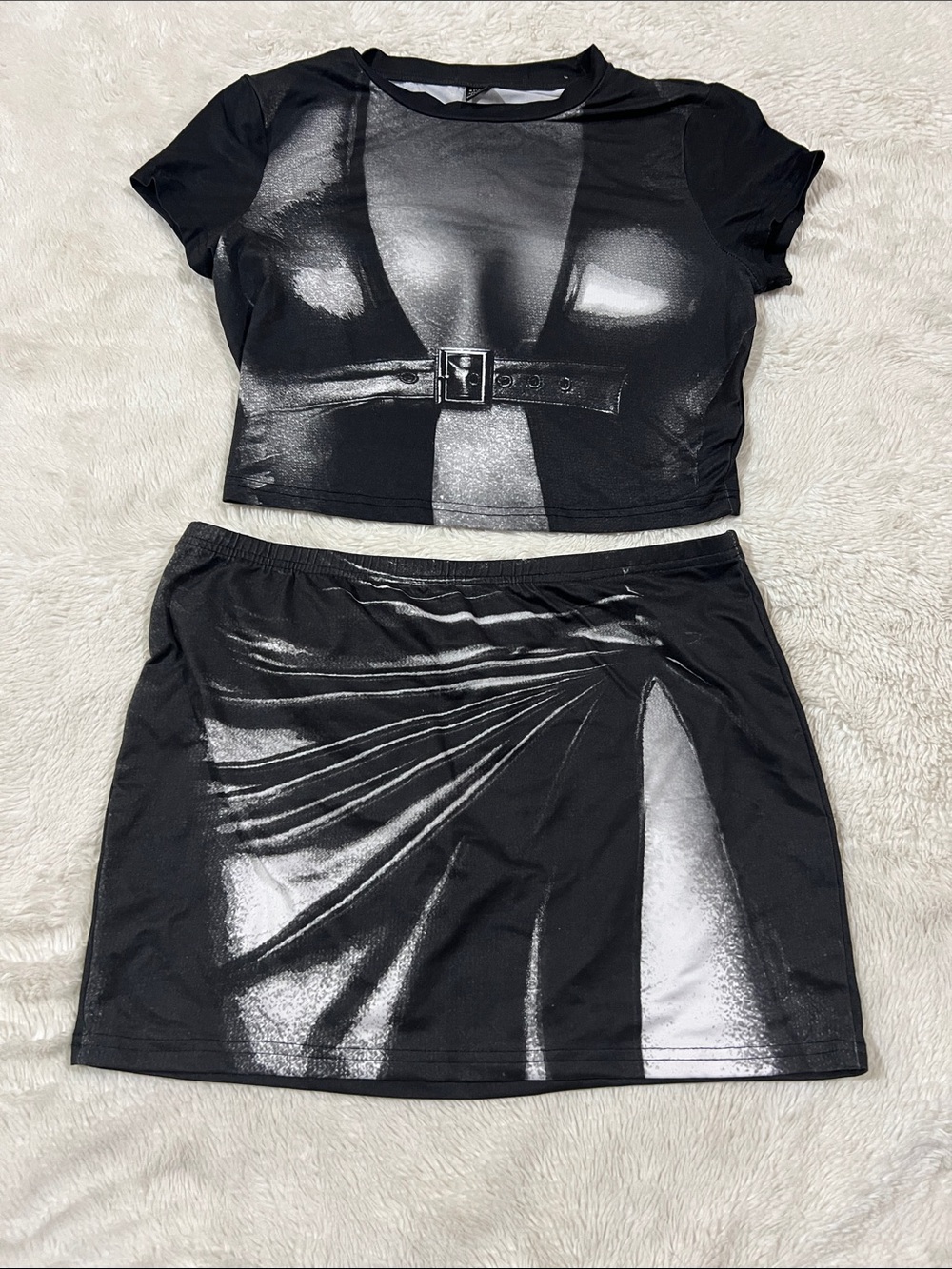 Body heat print two piece outfit mini skirt size large